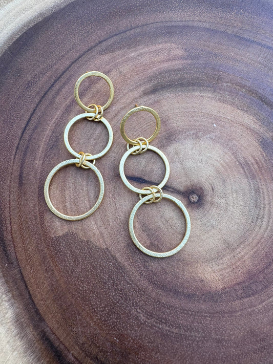 Modern Earrings in Gold